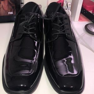 Black dress shoes